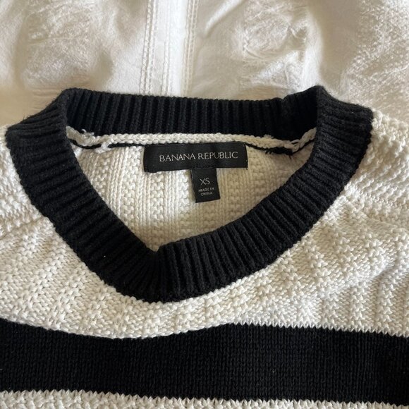 Banana Republic cropped sweater black/white striped colorblock size XS - Picture 3 of 4